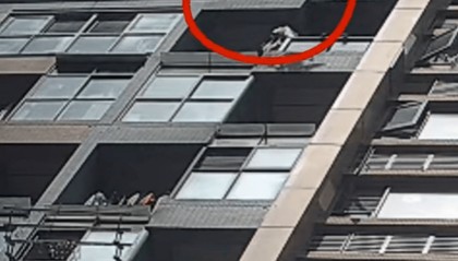 四川男子与女友吵架，为泄愤从16楼扔下电竞椅！警方：刑拘