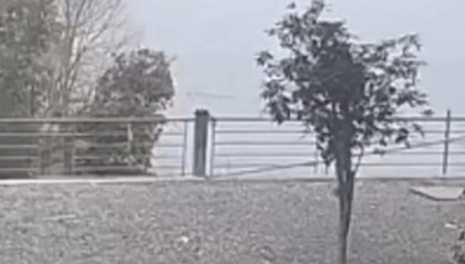 湖南两船相撞视频曝光：疑似一艘船在直行，另一艘横穿河流