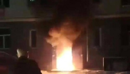 母女因单元楼起火死亡，幸存家属：烟太呛难以逃生