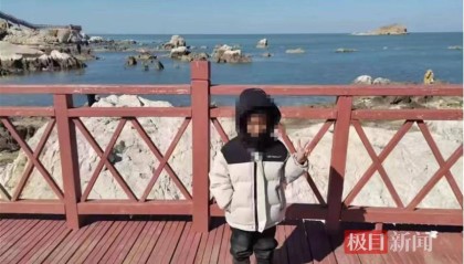 威海5岁男童被殴致死案今日开庭，父亲：明天就是儿子忌日，梦里他一直喊爸爸