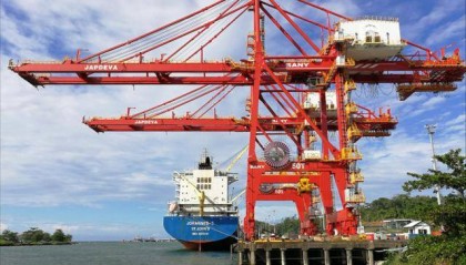 100%对华关税来袭，特朗普又翻脸了？中国打法太狠，8国开始跟进