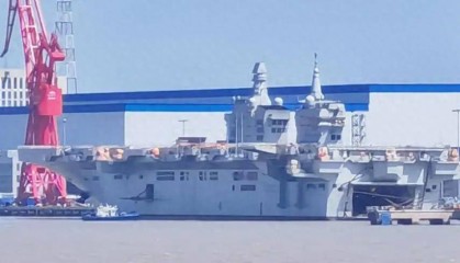 下水9个月就海试！076拆掉工棚，美国最不想看到的一幕：歼35从076上弹射起飞