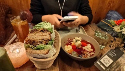 90后独生子女，把抑郁症父母送去精神科