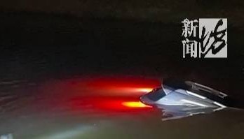 “水已经到胸口了！”事发上海深夜，一小轿车冲进河道！紧急救援→