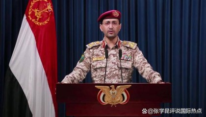 胡塞强攻8小时，大炮对准美航母，逃窜的美军，躲进了解放军编队