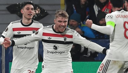 欧联-奥纳纳送礼霍伊伦双响 曼联客场2-1比尔森胜利