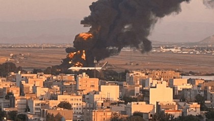 以军称在伊朗马什哈德机场击落一架空中加油机