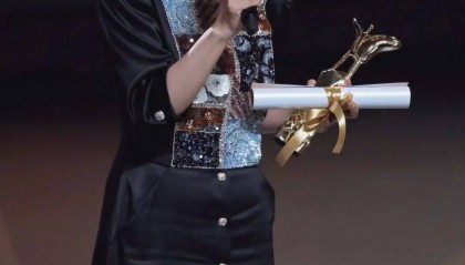 确认了：是知名演员万茜！