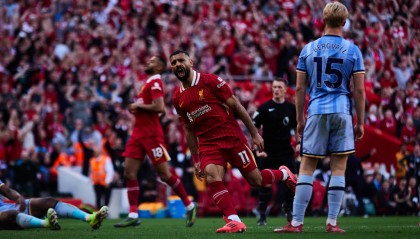 萨拉赫封神！独揽三奖+破47球纪录，32岁法老率利物浦再创英超奇迹！