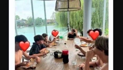 艳照门旺达给外人的裸照不慎流出，现男友得知后两人感情破裂