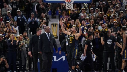 库里杀死比赛大喊“你最好留在这” 赛后又狂点追梦