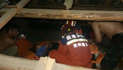 醉酒女子不慎从6楼跌落，贵州遵义消防成功营救