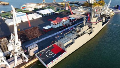 没找中俄帮忙！朝鲜用13天切掉舰艏，终于把驱逐舰扶正，抢救成功但代价沉重！