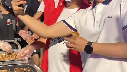 卤鹅带火一座城！重庆“荣昌卤鹅哥”：见到大咖都想投喂，一天只睡三四小时