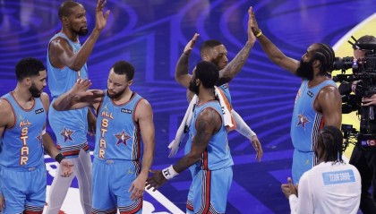 全明星正赛：塔图姆绝杀OG队夺冠 詹姆斯临阵退赛