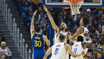 库里30+7欧文17分 勇士主场大胜独行侠收获3连胜