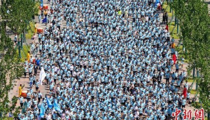 南京邮电大学五千余师生校友奔跑校园“薪火传·踏歌行”