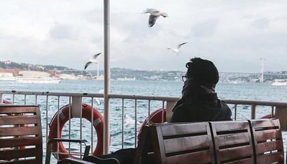 没能让中国妥协，37万亿美债填不上，特朗普决定对大债主“开刀”