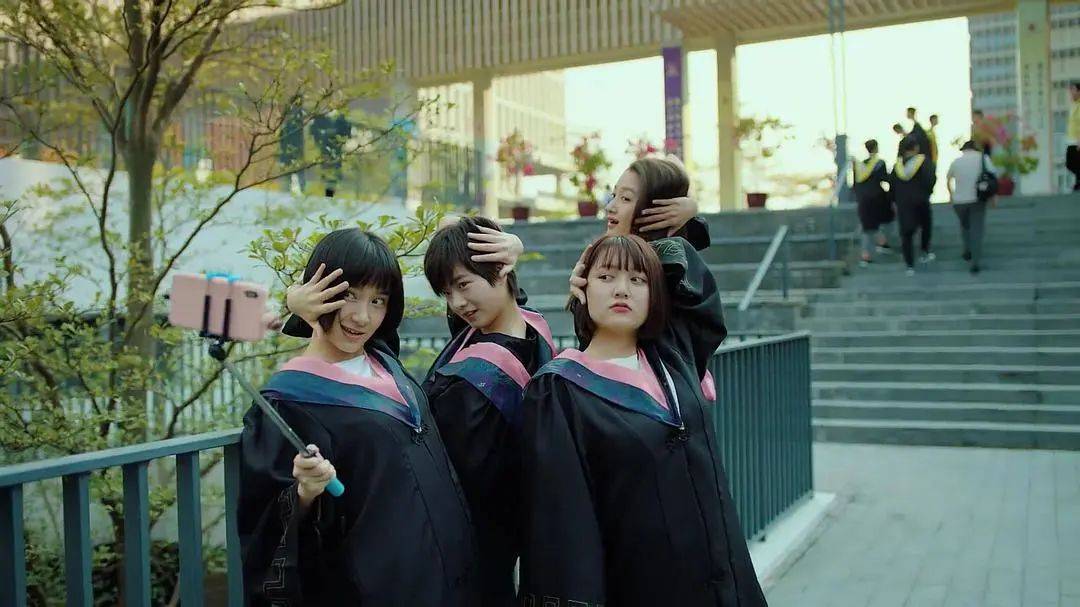 “在走廊偶遇都会尴尬”，00后大学舍友咋成了最熟悉的陌生人