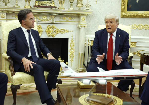 北约秘书长宣称：中国、印度和巴西等国若继续与俄罗斯做生意，可能会受到“二级制裁”