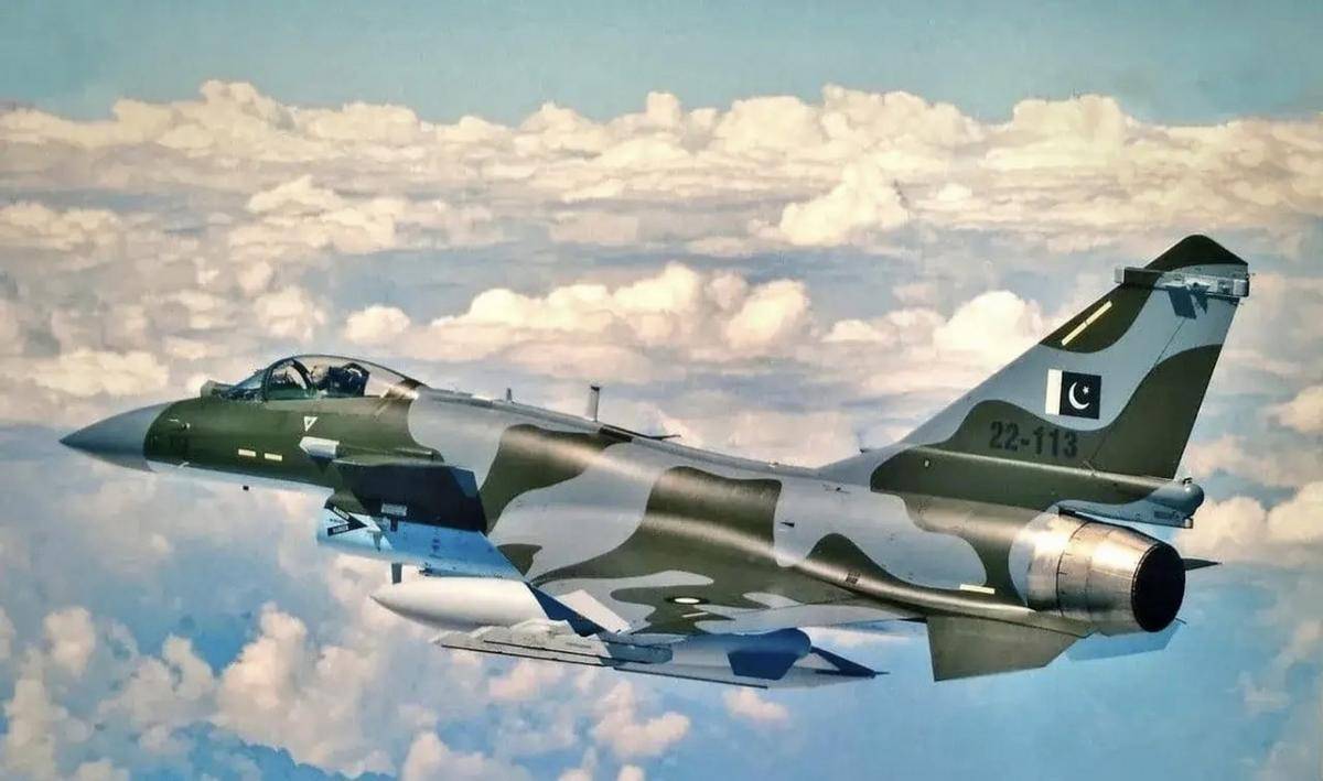 俄军大运刚刚离开，伊朗军用机场突发爆炸，苏-35比歼-10先到货？