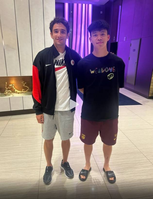 挥手打到王钰栋!宾纪文:赛后第一时间向他道歉,开心能和他对位