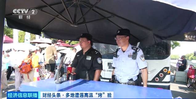 北京再迎“桑拿天”！游客热情不减，高温下打卡依旧