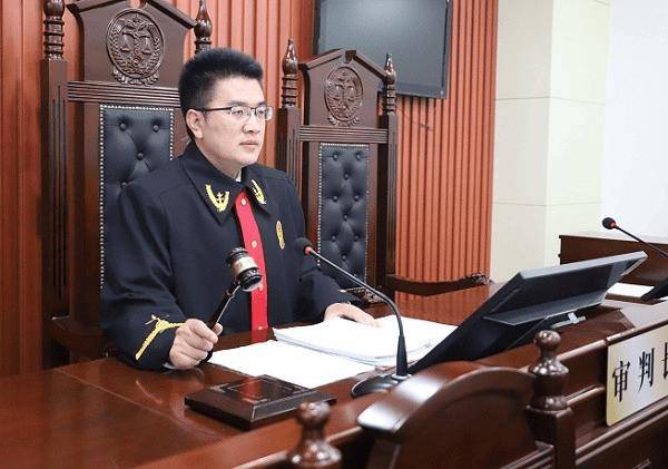 秦岭脚下二十年如一日健身晨跑的他，以自律、温度与力量滋养法治年轮