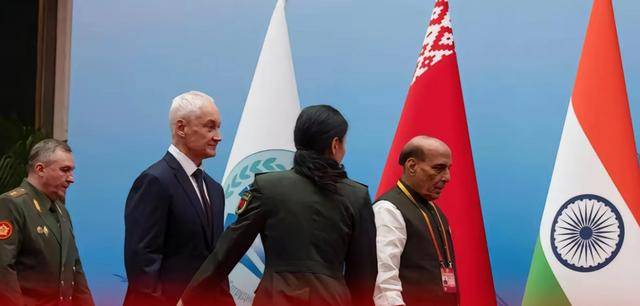 王毅外长访印当天，巴基斯总理宣布访华，将与莫迪同台