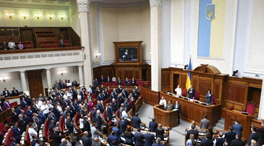 英国监管乌克兰总统大选,是为了“保泽”还是“倒泽”?