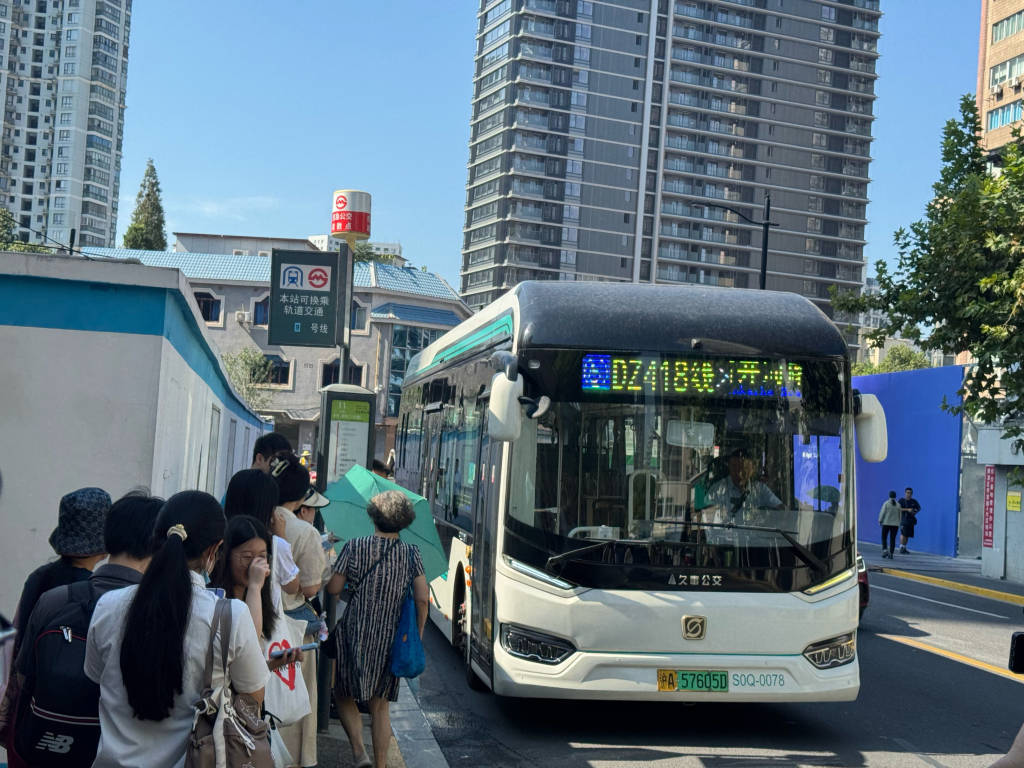 开通首日就排队，上海黄浦这条金融定制公交线路为何这么火？