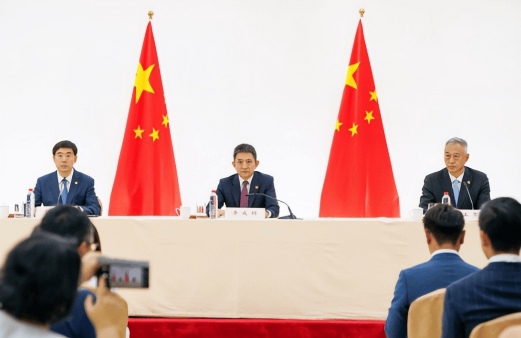 中美谈判出现罕见一幕，特朗普急不可待宣布，达成一项重要共识