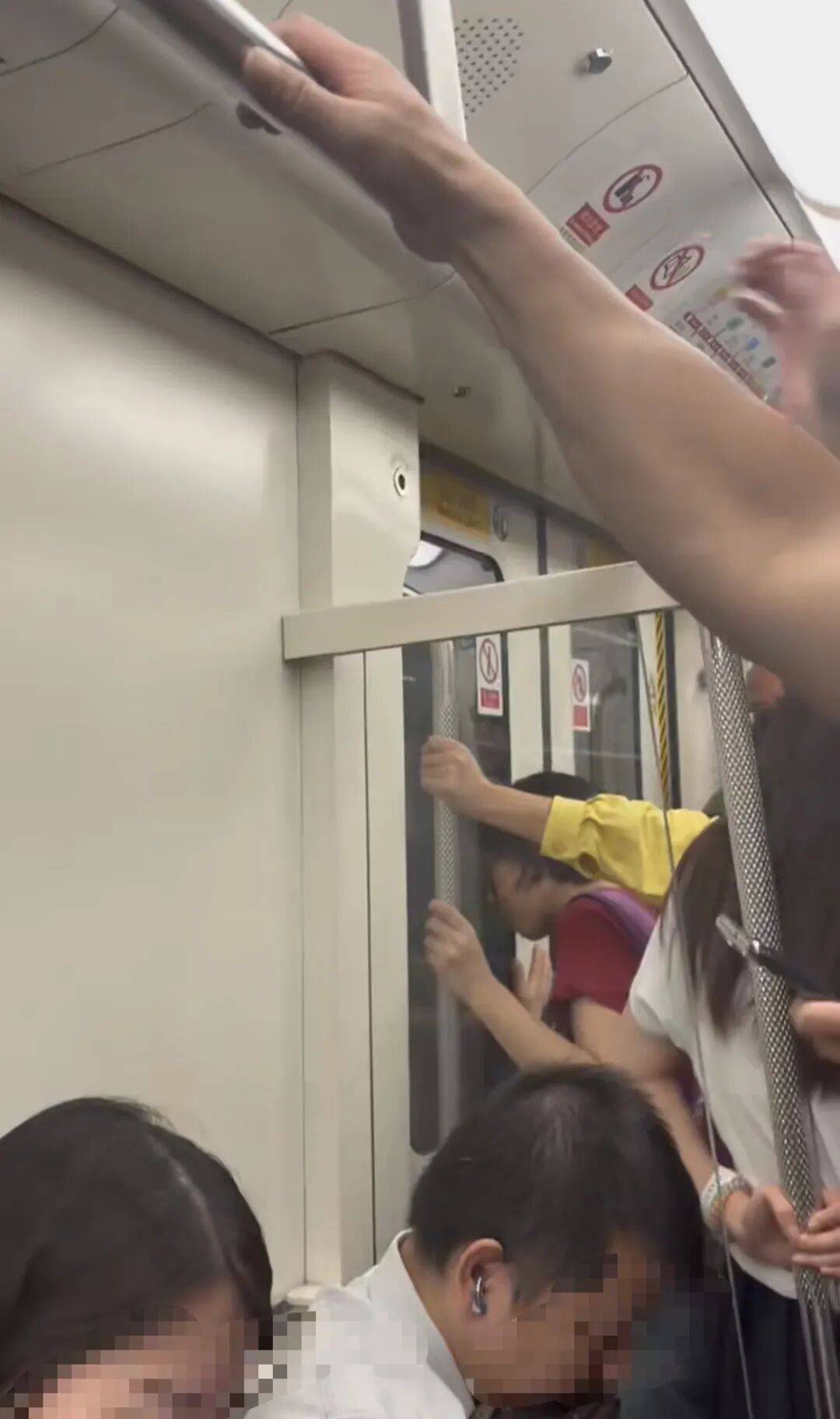 挤爆！深圳一地铁线晚高峰又出故障，网友：快一小时三个站没走完