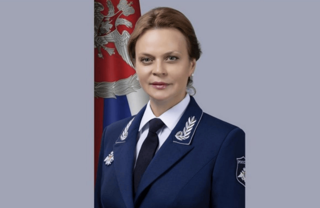 北京香山论坛召开，美方降级参会，中方送美代表一张照片有深意，普京亲侄女受命出席