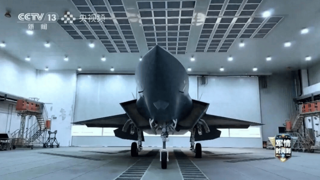 终于官宣，歼35舰载版最大起飞重量曝光，雷达反射面积也自信公开！