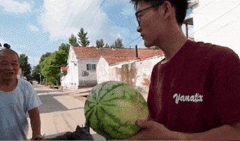 放假8天帮父母掰了7天半玉米的孩子，找到了！