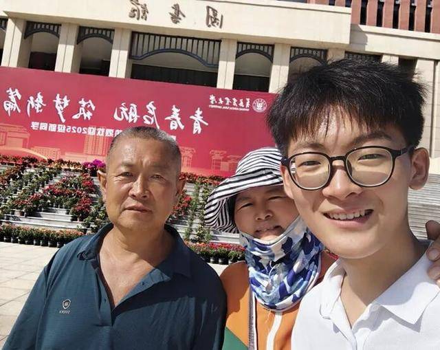 放假8天帮父母掰了7天半玉米的孩子，找到了！