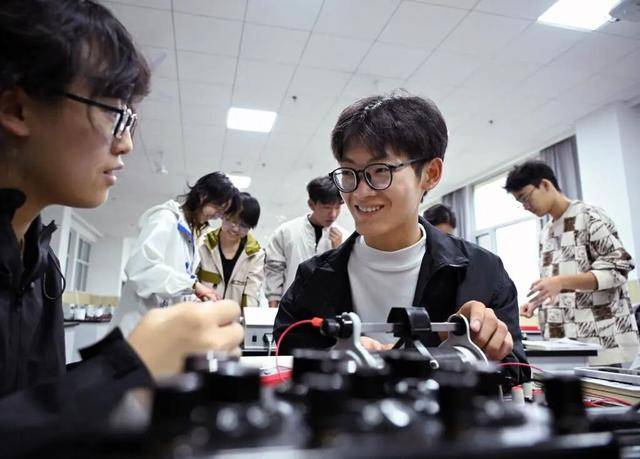 放假8天帮父母掰了7天半玉米的孩子，找到了！