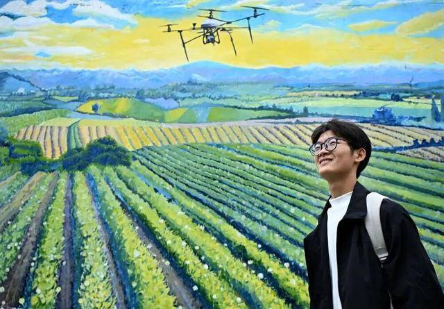 放假8天帮父母掰了7天半玉米的孩子，找到了！